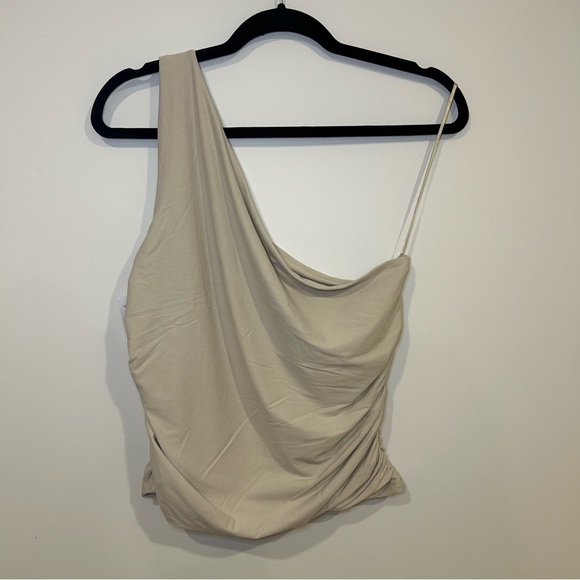 ABERCROMBIE & FITCH Soft Matte Seamless Asymmetrical Ruched Top - Picture 4 of 10